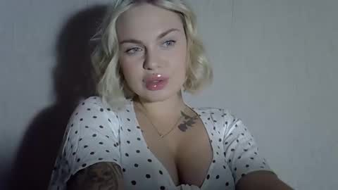 helga_now online show from 10, 9, 2025