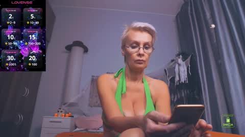 Snapshot of helgahimmele chatting on 14, 10, 2025 Helga online show from 14, 10, 2025