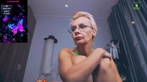 Snapshot of helgahimmele chatting on 18, 10, 2025 Helga online show from 18, 10, 2025