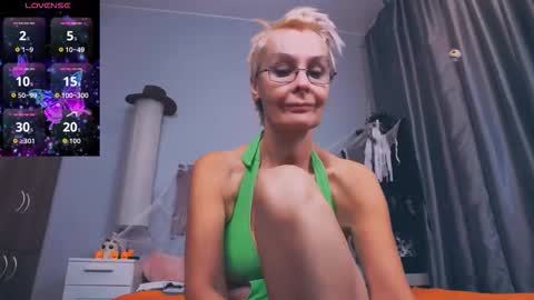 Snapshot of helgahimmele chatting on 19, 10, 2025 Helga online show from 19, 10, 2025