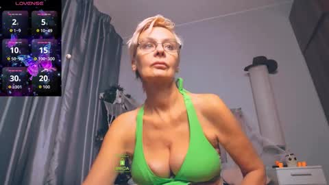 Snapshot of helgahimmele chatting on 27, 10, 2025 Helga online show from 27, 10, 2025