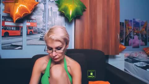 Snapshot of helgahimmele chatting on 12, 11, 2025 Helga online show from 12, 11, 2025