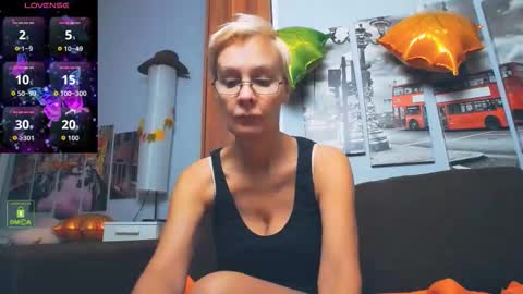 Snapshot of helgahimmele chatting on 16, 11, 2025 Helga online show from 16, 11, 2025