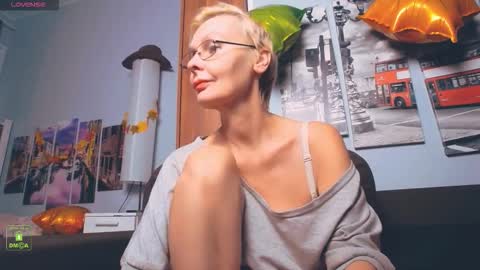 Snapshot of helgahimmele chatting on 24, 11, 2025 Helga online show from 24, 11, 2025