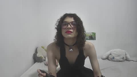 Helia Transfem and Amy online show from 24, 12, 2024