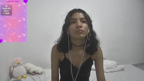 Helia Transfem and Amy online show from 2, 1, 2025