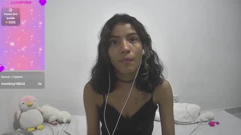 Helia Transfem and Amy online show from 2, 1, 2025