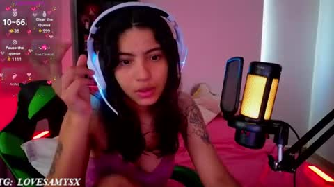 Helia Transfem and Amy online show from 9, 6, 2026