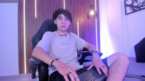 Snapshot of helios_obscuro chatting on 27, 9, 2025 helios_obscuro online show from 27, 9, 2025