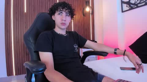 Snapshot of helios_obscuro chatting on 13, 10, 2025 helios_obscuro online show from 13, 10, 2025