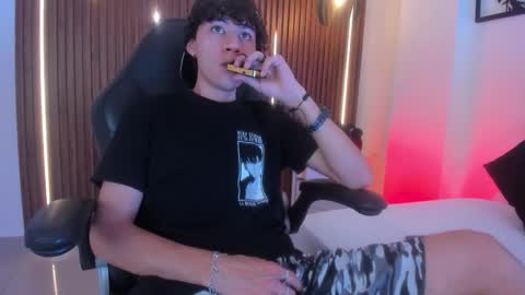 Snapshot of helios_obscuro chatting on 15, 10, 2025 helios_obscuro online show from 15, 10, 2025