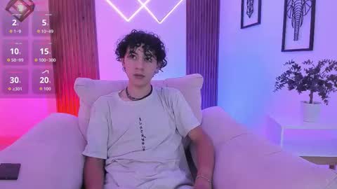 Snapshot of helios_obscuro chatting on 25, 10, 2025 helios_obscuro online show from 25, 10, 2025