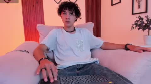 Snapshot of helios_obscuro chatting on 1, 11, 2025 helios_obscuro online show from 1, 11, 2025