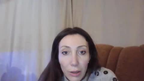 HellaryTourent online show from 2, 2, 2026