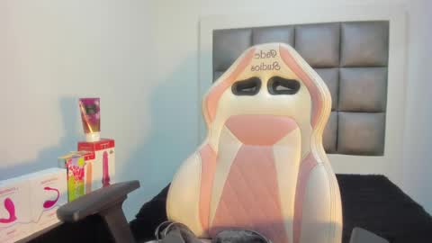 hellen__smith_ online show from 19, 9, 2025