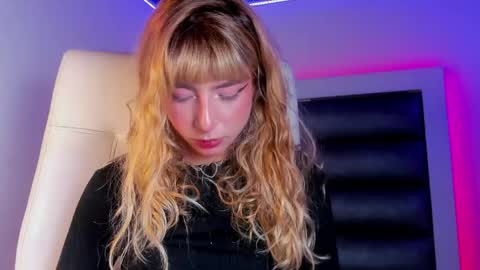 hellen__smith_ online show from 21, 4, 2026