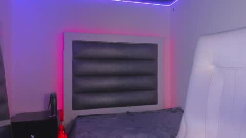 hellen__smith_ online show from 13, 5, 2026