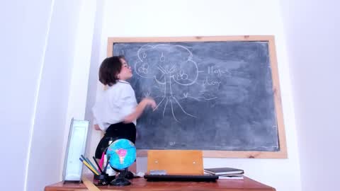 Snapshot of hellen_coy chatting on 7, 12, 2024 Julieta online show from 7, 12, 2024