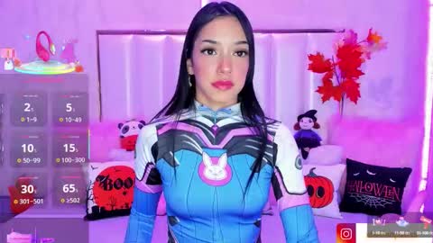 Hellen Paris online show from 7, 10, 2025