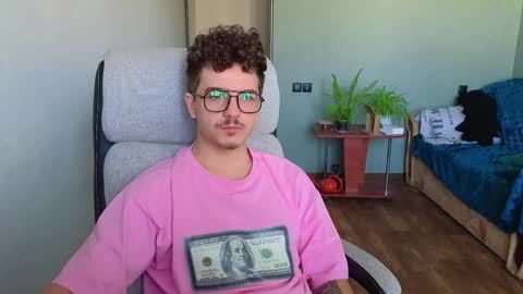 Snapshot of hellish_sugar chatting on 30, 10, 2025 Remy online show from 30, 10, 2025