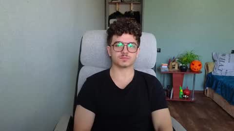 Snapshot of hellish_sugar chatting on 22, 11, 2025 Remy online show from 22, 11, 2025