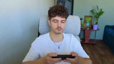 Snapshot of hellish_sugar chatting on 24, 6, 2026 Remy online show from 24, 6, 2026