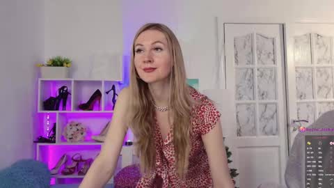 Snapshot of hello_lisha chatting on 18, 12, 2024 Alisia Monday to Friday from 10 am to 4 pm GMT 2 online show from 18, 12, 2024
