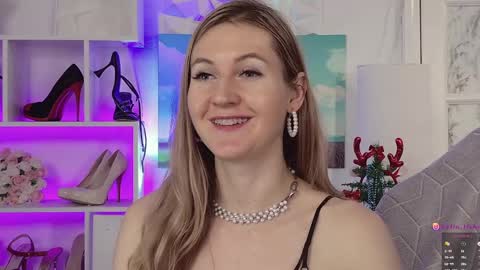 Snapshot of hello_lisha chatting on 18, 12, 2024 Alisia Monday to Friday from 10 am to 4 pm GMT 2 online show from 18, 12, 2024