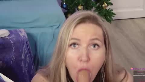 Snapshot of hello_lisha chatting on 19, 12, 2024 Alisia Monday to Friday from 10 am to 4 pm GMT 2 online show from 19, 12, 2024