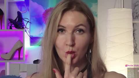 Snapshot of hello_lisha chatting on 10, 1, 2025 Alisia Monday to Friday from 10 am to 4 pm GMT 2 online show from 10, 1, 2025