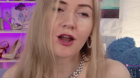 Snapshot of hello_lisha chatting on 5, 2, 2025 Alisia Monday to Friday from 10 am to 4 pm GMT 2 online show from 5, 2, 2025