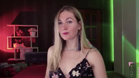 Snapshot of hello_lisha chatting on 13, 10, 2025 Alisia  Monday to Friday from 10 am to 4 pm GMT 2 online show from 13, 10, 2025