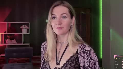 Snapshot of hello_lisha chatting on 14, 10, 2025 Alisia  Monday to Friday from 10 am to 4 pm GMT 2 online show from 14, 10, 2025