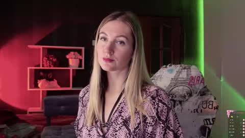 Snapshot of hello_lisha chatting on 20, 10, 2025 Alisia  Monday to Friday from 10 am to 4 pm GMT 2 online show from 20, 10, 2025