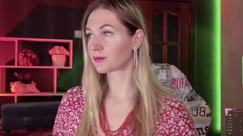 Snapshot of hello_lisha chatting on 22, 10, 2025 Alisia  Monday to Friday from 10 am to 4 pm GMT 2 online show from 22, 10, 2025