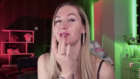 Snapshot of hello_lisha chatting on 27, 10, 2025 Alisia  Monday to Friday from 10 am to 4 pm GMT 2 online show from 27, 10, 2025