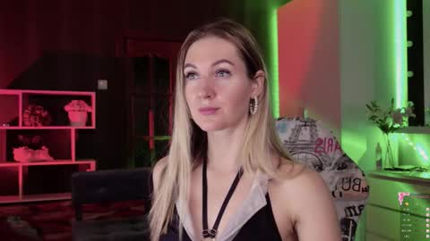 Snapshot of hello_lisha chatting on 28, 10, 2025 Alisia  Monday to Friday from 10 am to 4 pm GMT 2 online show from 28, 10, 2025