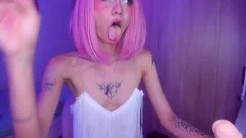 Raven and Momo online show from 5, 1, 2026