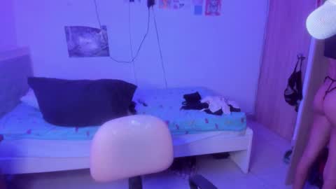 Raven and Momo online show from 6, 1, 2026