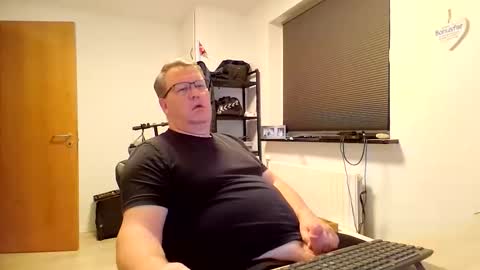 Snapshot of henrikrp1971 chatting on 18, 10, 2025 henrikrp1971 online show from 18, 10, 2025