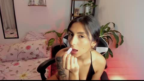 Snapshot of hera_069 chatting on 1, 2, 2025 Hello I am Valentina independent Colombian model I love sensuality and pleasure welcome online show from 1, 2, 2025