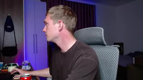 Snapshot of hercules__ chatting on 6, 10, 2025 Gregblonde  Alextattoo online show from 6, 10, 2025