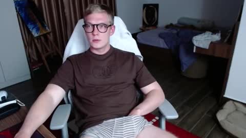 Snapshot of hercules__ chatting on 17, 10, 2025 Gregblonde  Alextattoo online show from 17, 10, 2025