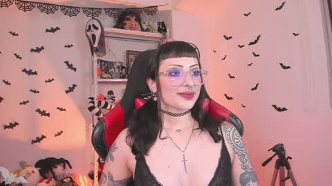 Snapshot of herinfernalmajesty chatting on 23, 1, 2025 Marie online show from 23, 1, 2025