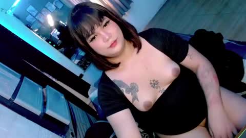 hermaphrodite199x online show from 9, 5, 2026