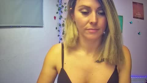 Snapshot of hestesiaxx chatting on 13, 9, 2025 Hestesiaxx online show from 13, 9, 2025