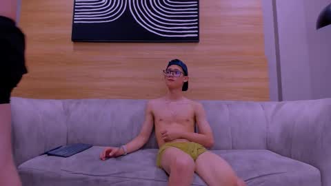 Snapshot of heteros_men chatting on 5, 12, 2025 heteros men online show from 5, 12, 2025