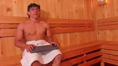 heteros men online show from 28, 4, 2026
