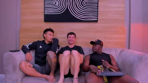 heteros men online show from 2, 5, 2026