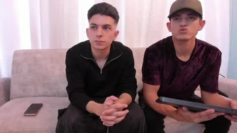 heteros men online show from 16, 5, 2026